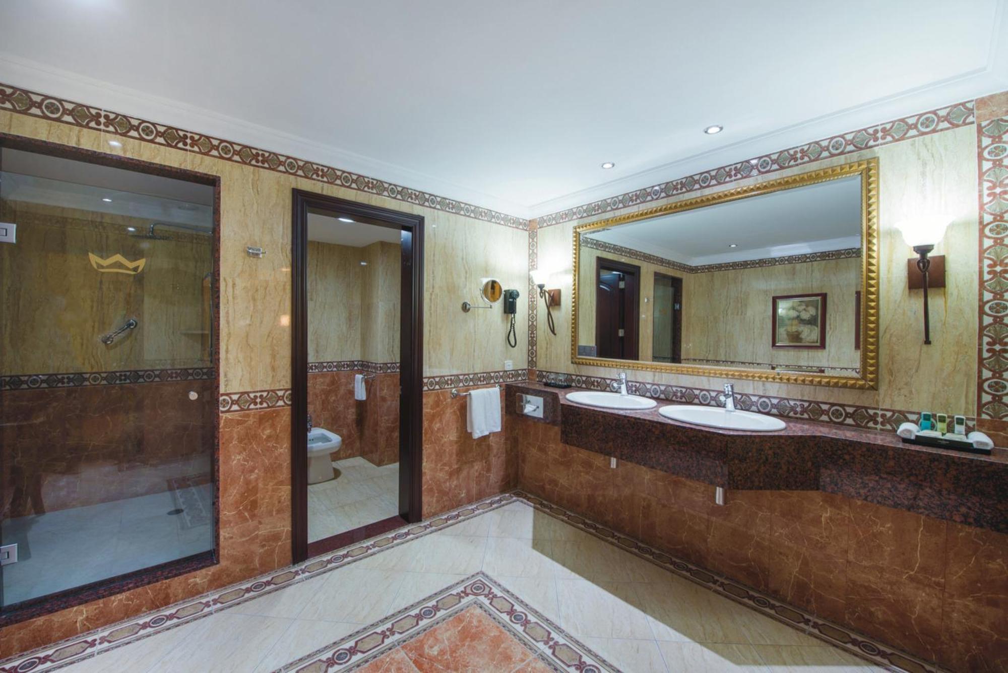 Suite with Hot Jacuzzi and Ocean View